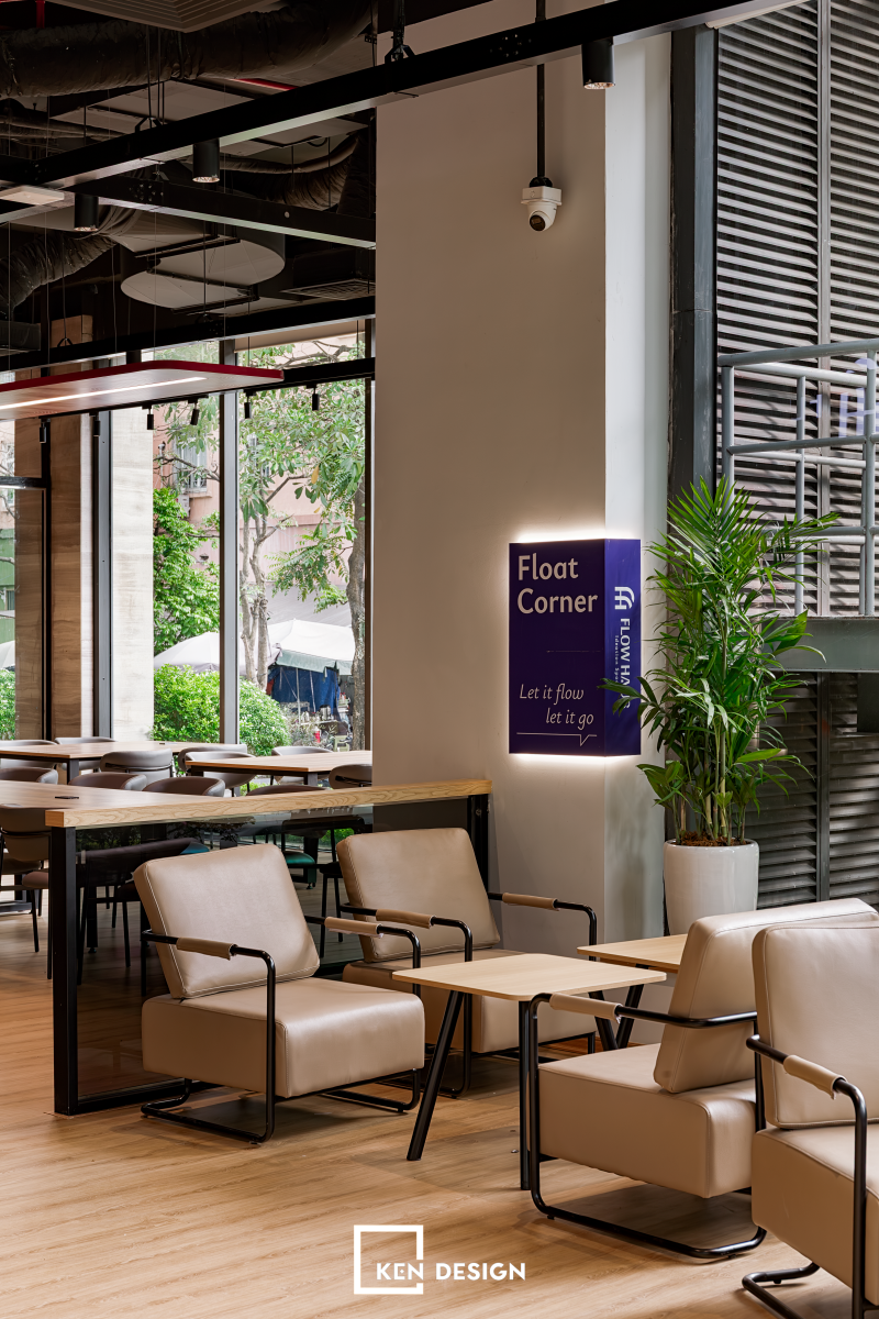 Construction of the FLOW HAUS Coworking Café