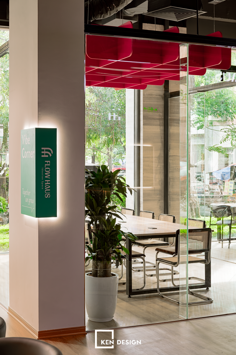 Construction of the FLOW HAUS Coworking Café