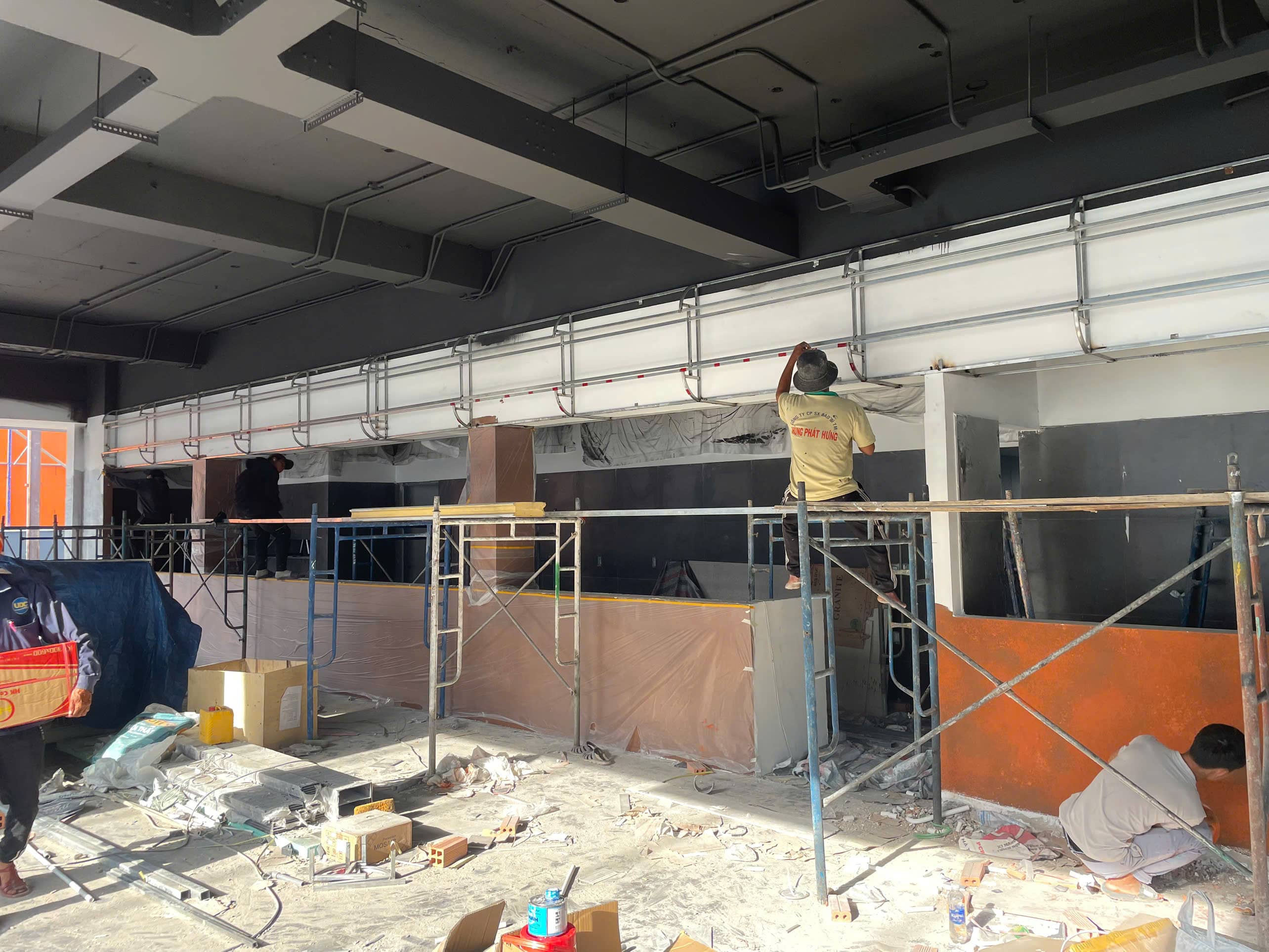 Construction of The Gangs Airport Restaurant in Go Vap