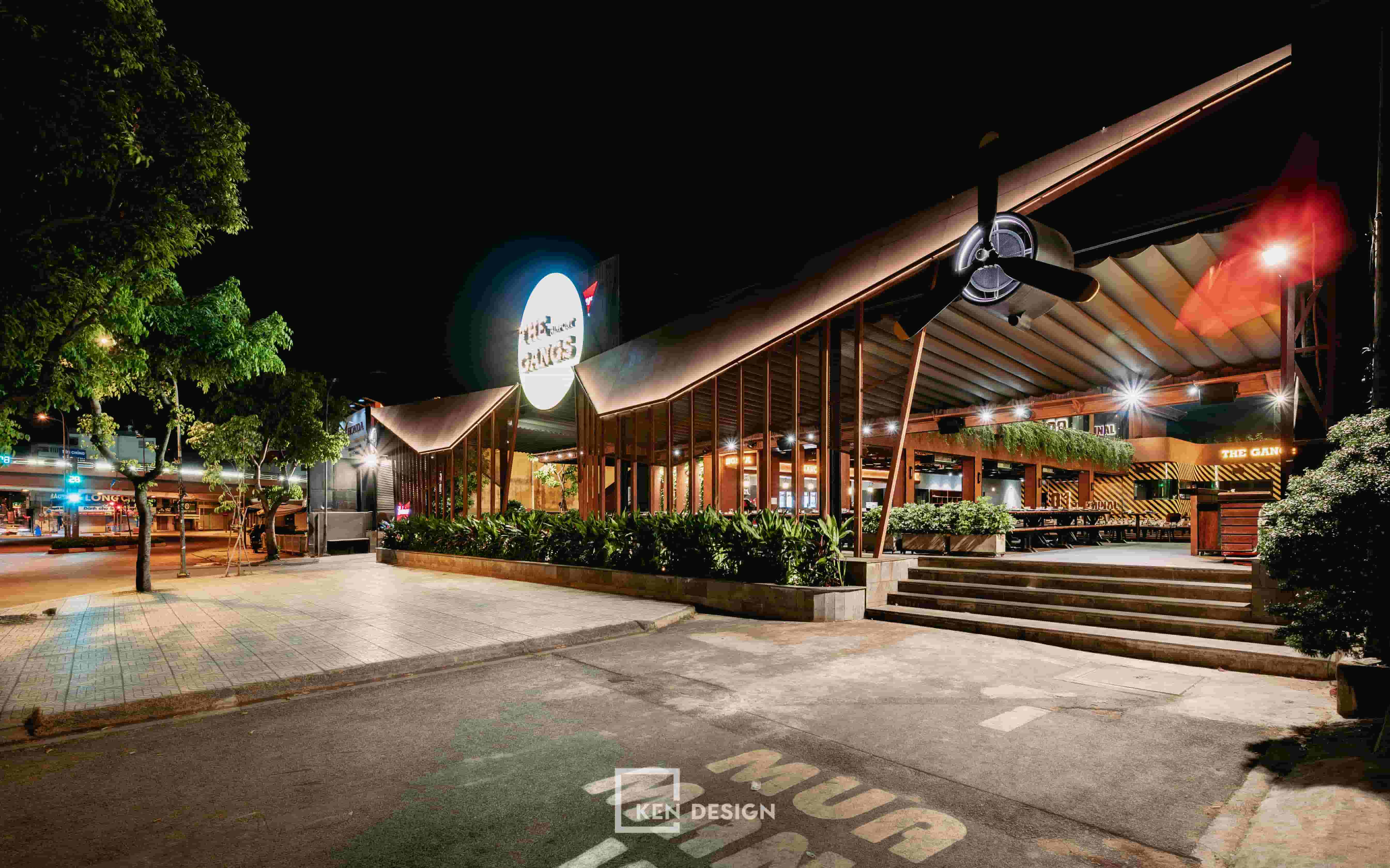 Construction of The Gangs Airport Restaurant in Go Vap