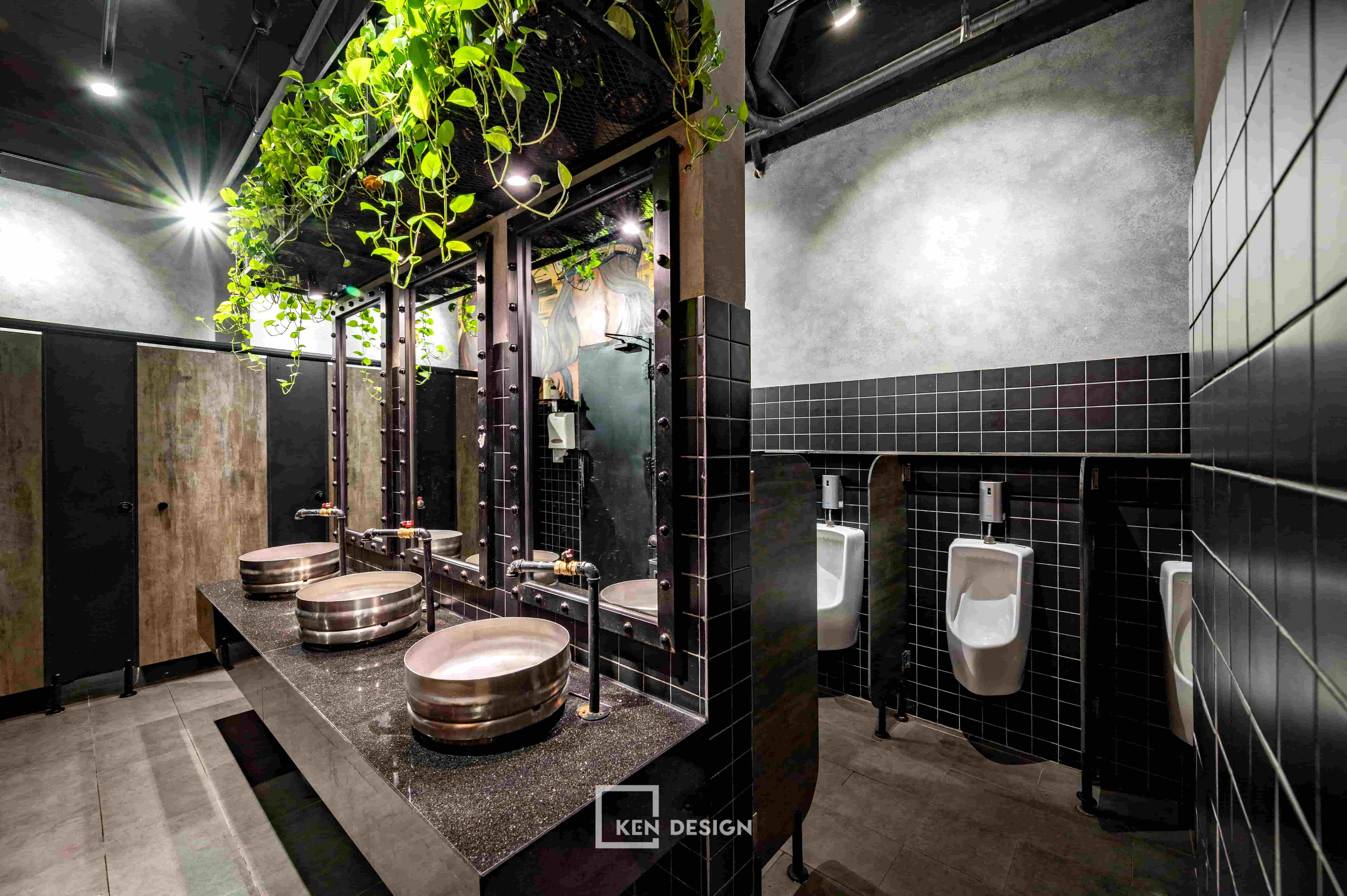 Construction of The Gangs Airport Restaurant in Go Vap