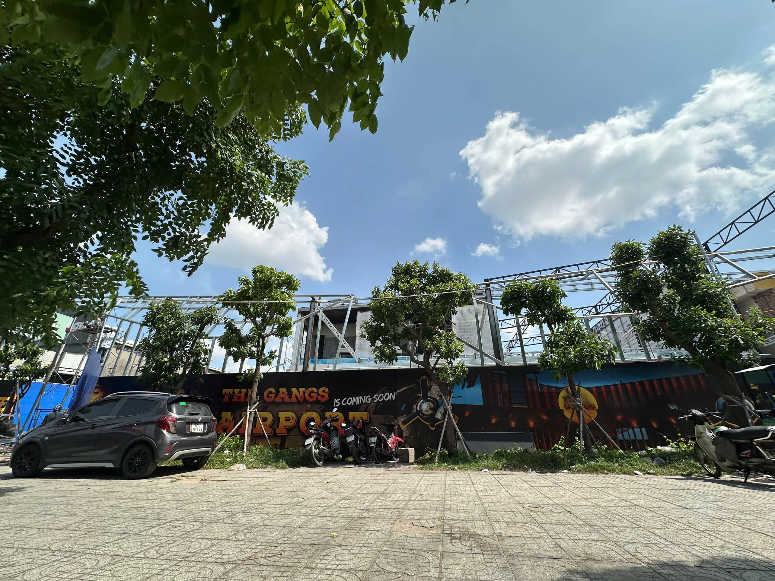 Construction of The Gangs Airport Restaurant in Go Vap